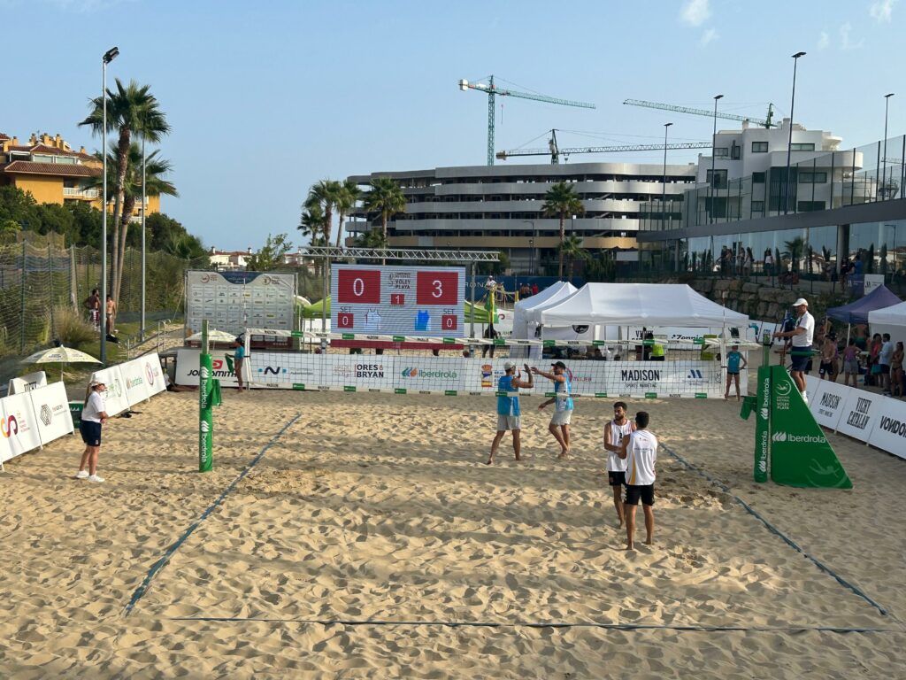 Frenética primera jornada del Higuerón Resort Campeonato de España de Vóley Playa 2024